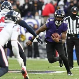 lamar jackso scrambles from texans in divisional game (1)