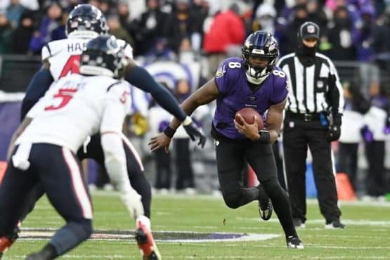 lamar jackso scrambles from texans in divisional game (1)