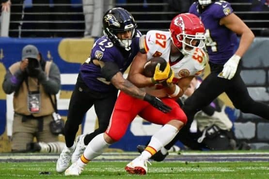 travis kelce tackled during AFC title game (1)