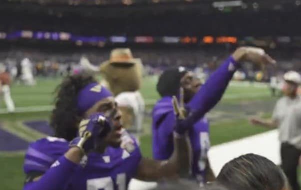 washington huskies players v texas fan