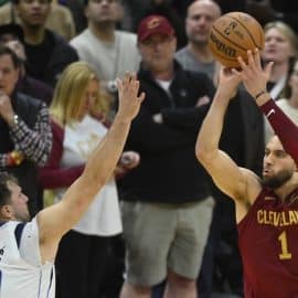 Cleveland Cavaliers guard Max Strus (1)