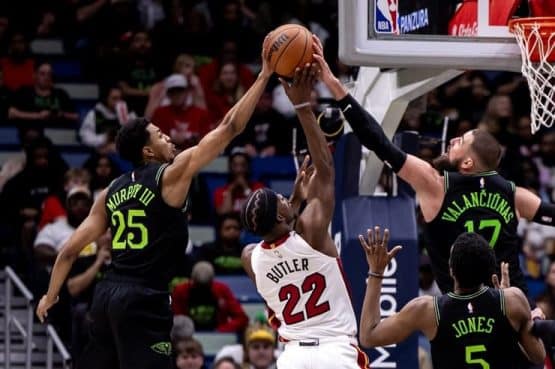 jimmy king stuffed at rim (1)