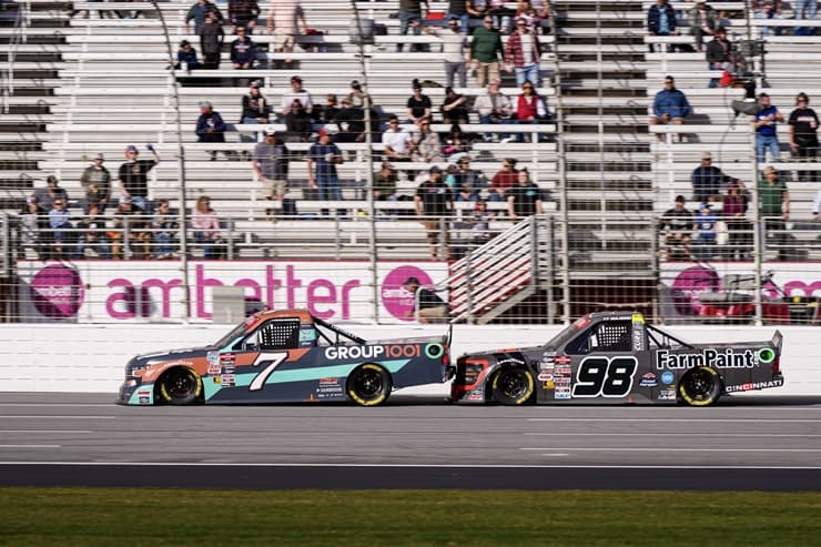 kyle busch wins trucks race at atlanta (1)