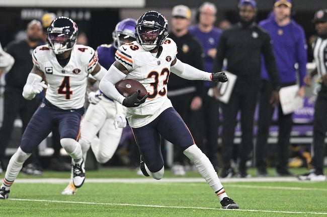 Chicago Bears cornerback Jaylon Johnson (33)
