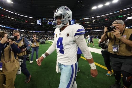 Dallas Cowboys quarterback Dak Prescott (4)