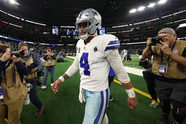 Dallas Cowboys quarterback Dak Prescott (4)