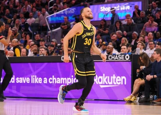 Golden State Warriors guard Stephen Curry (30) limps