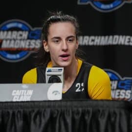 Iowa Hawkeyes guard Caitlin Clark