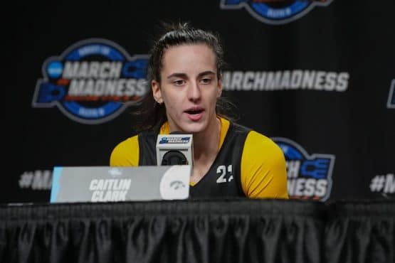 Iowa Hawkeyes guard Caitlin Clark