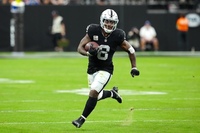 Las Vegas Raiders running back Josh Jacobs (8) gains yardage