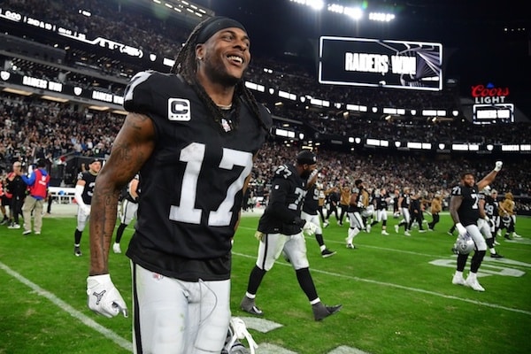 Las Vegas Raiders wide receiver Davante Adams (17)