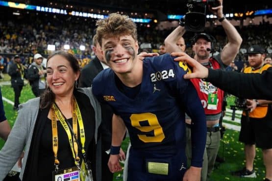 Michigan Wolverines quarterback J.J. McCarthy (9)