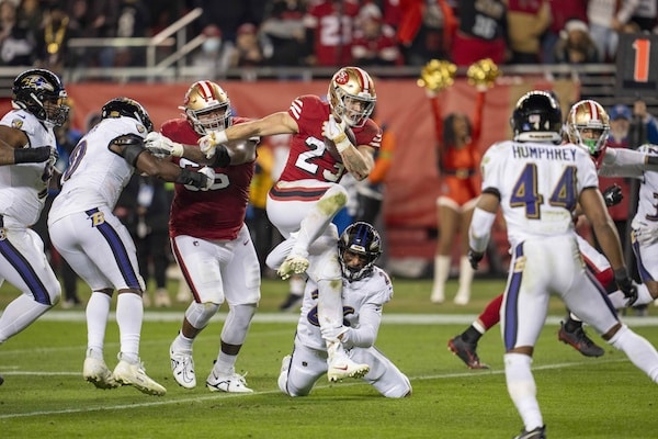 San Francisco 49ers running back Christian McCaffrey (23)