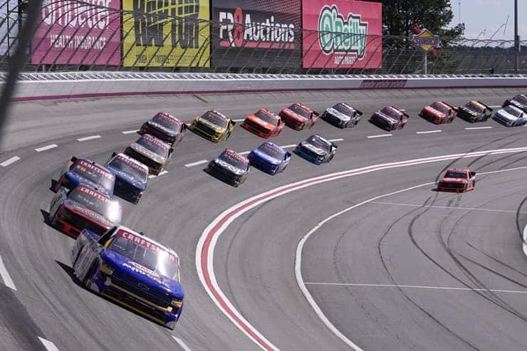 TRUCK QUALIFYING AT LAS VEGAS (1)