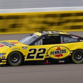 joey logano wins lv pole (1)