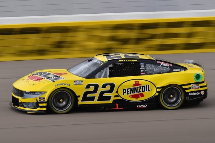 joey logano wins lv pole (1)