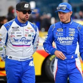 kyle larson talking to ricky stenhouse at lv (1)