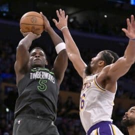 Los Angeles Lakers guard Spencer Dinwiddie (26)