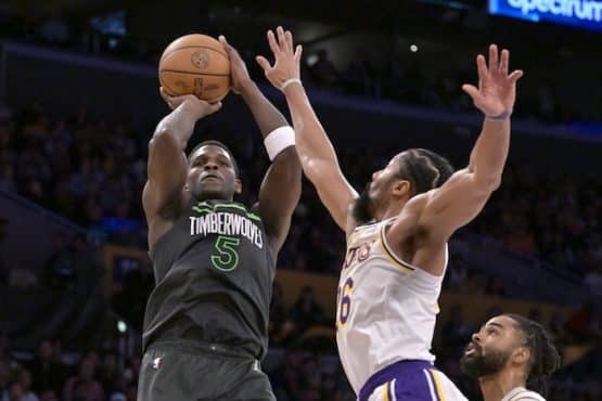 Los Angeles Lakers guard Spencer Dinwiddie (26)