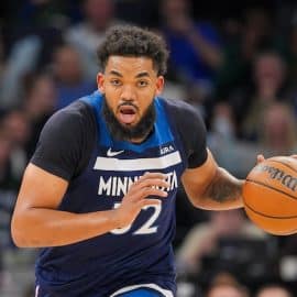 Minnesota Timberwolves center Karl-Anthony Towns (32)