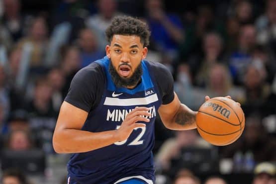 Minnesota Timberwolves center Karl-Anthony Towns (32)