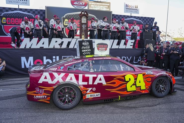 william byron team celebrates martinsville spring win (1)