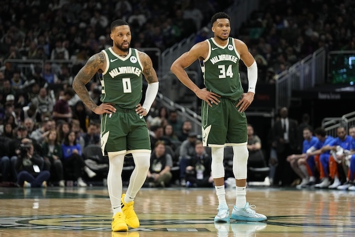 Milwaukee Bucks forward Giannis Antetokounmpo (34)