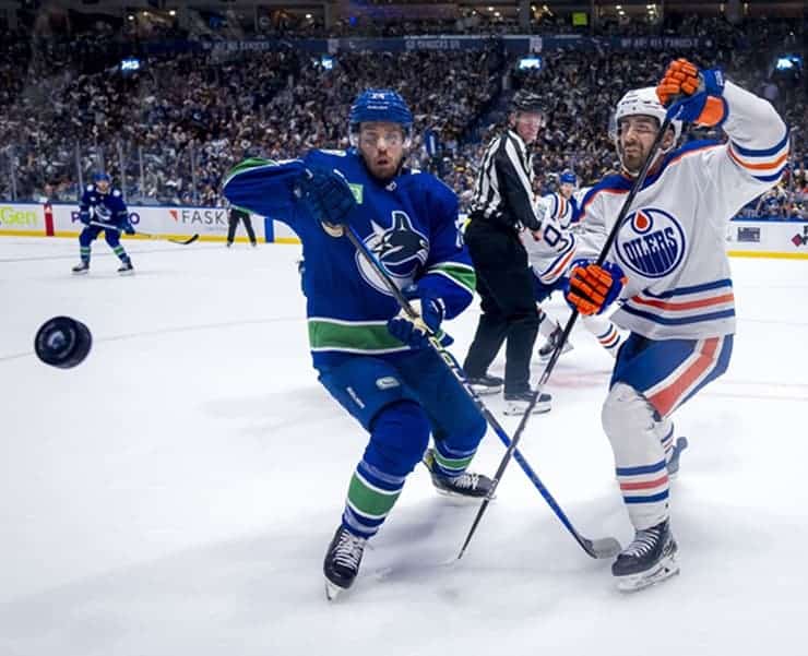 canuscks oilers game 6 saturfday night (1)