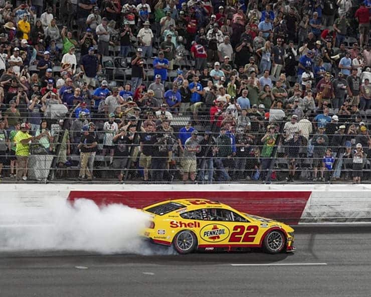 joey logano burns out at all star race (1)
