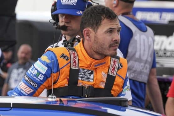 kyle larson during chalrotte (1)