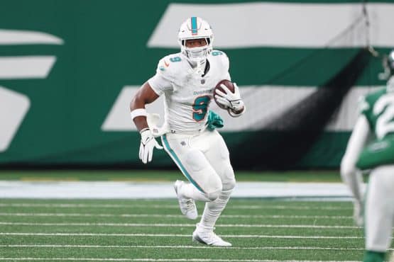 Miami Dolphins tight end Jonnu Smith runs the ball.