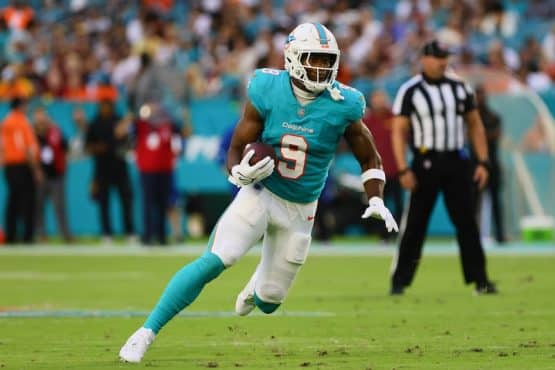 Miami Dolphins tight end Jonnu Smith runs the ball.